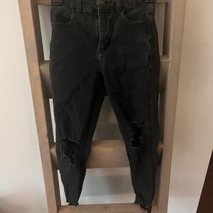 American Eagle Women’s Black Distressed Jeans